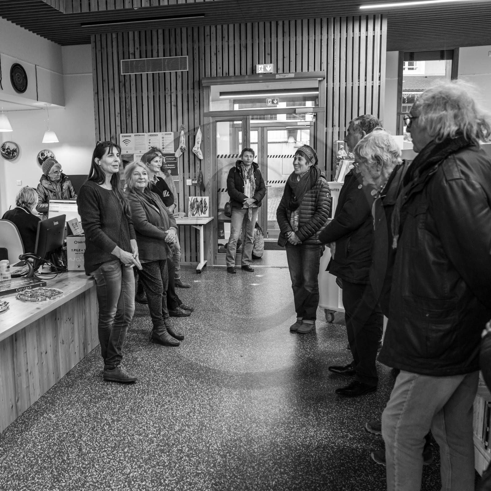 Vernissage de l'exposition L comme laine, lien, lieu à la médiathèque de St-Bonnet-en-Champsaur