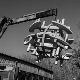 Livraison des tables réalisées par le lycée Poutrain