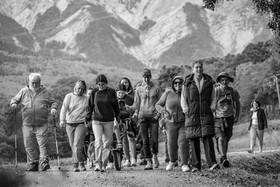 25 septembre 2024 : Promenade en joelette avec Bruno, accompagnateur en montagne et des élèves du lycée Sévigné de Gap