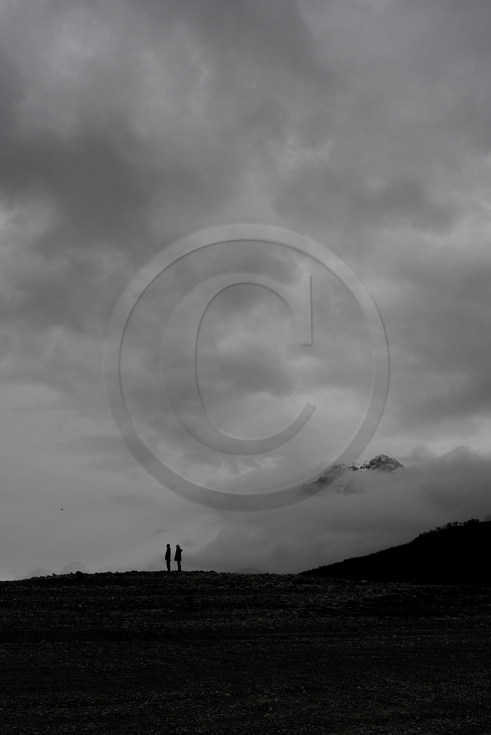 Promeneurs Baie Saint Michel sur le Lac de Serre-Ponçon (Chorges   Hautes-Alpes   France)