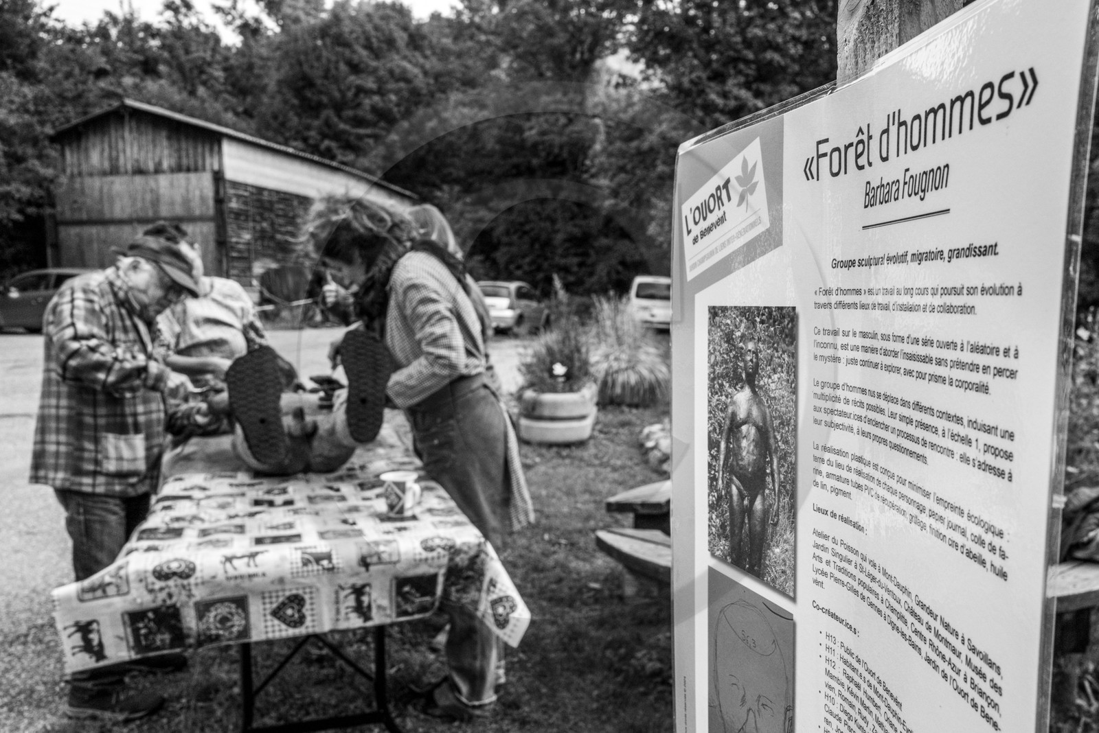 Création de l'homme de l'Ouort Marcel Joli Coeur : pose d'un enduit noir