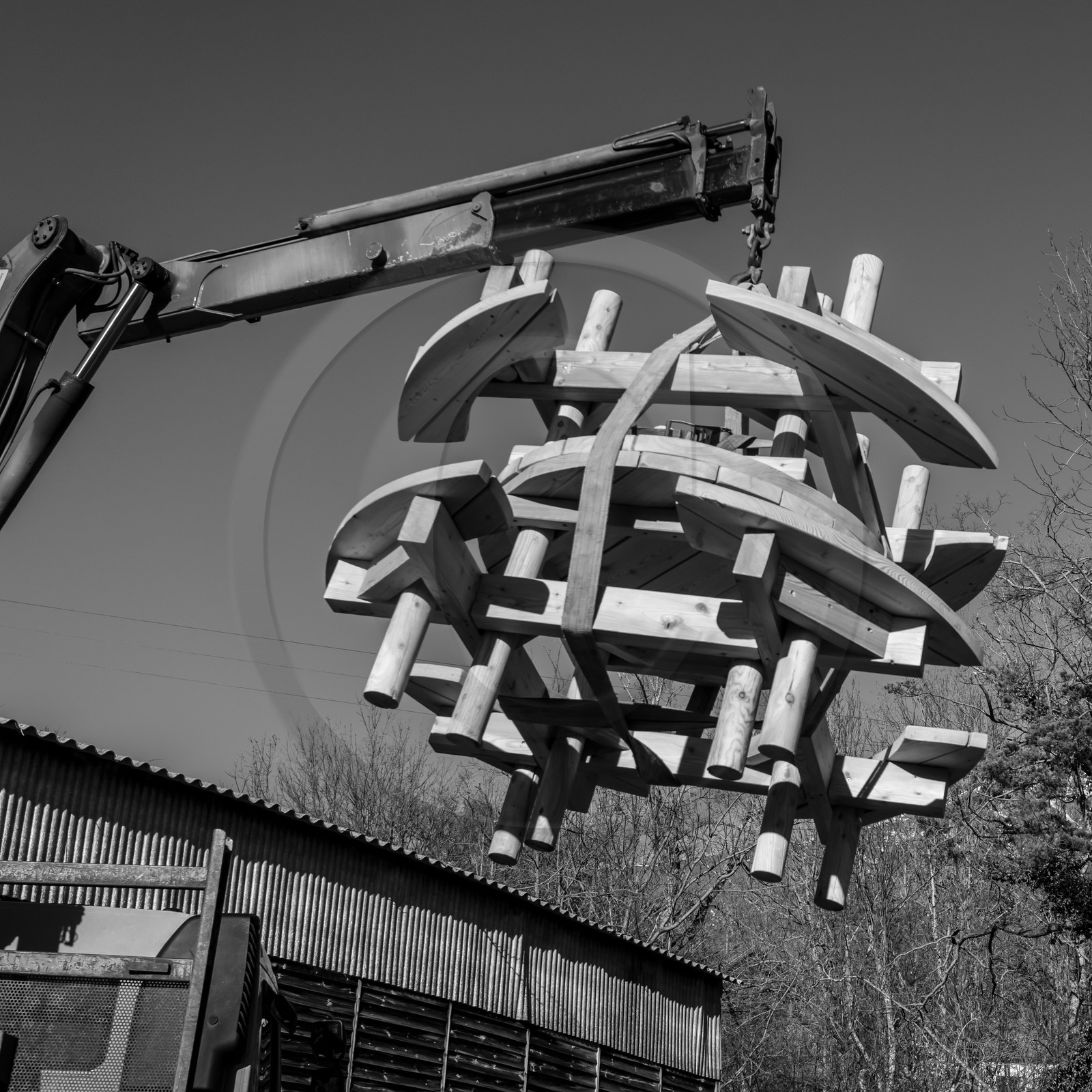 Livraison des tables réalisées par le lycée Poutrain