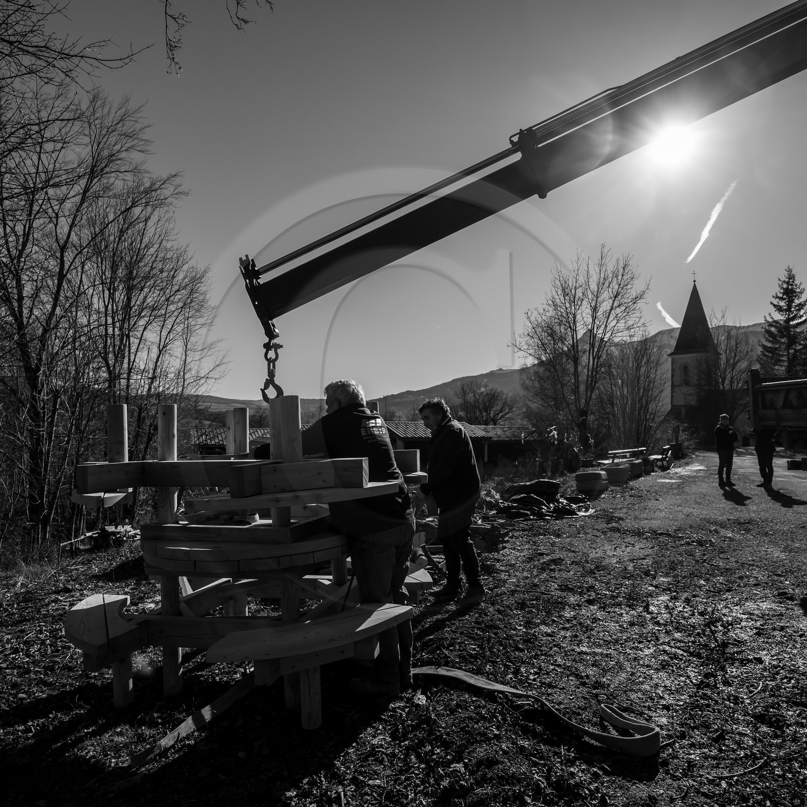 Livraison des tables réalisées par le lycée Poutrain