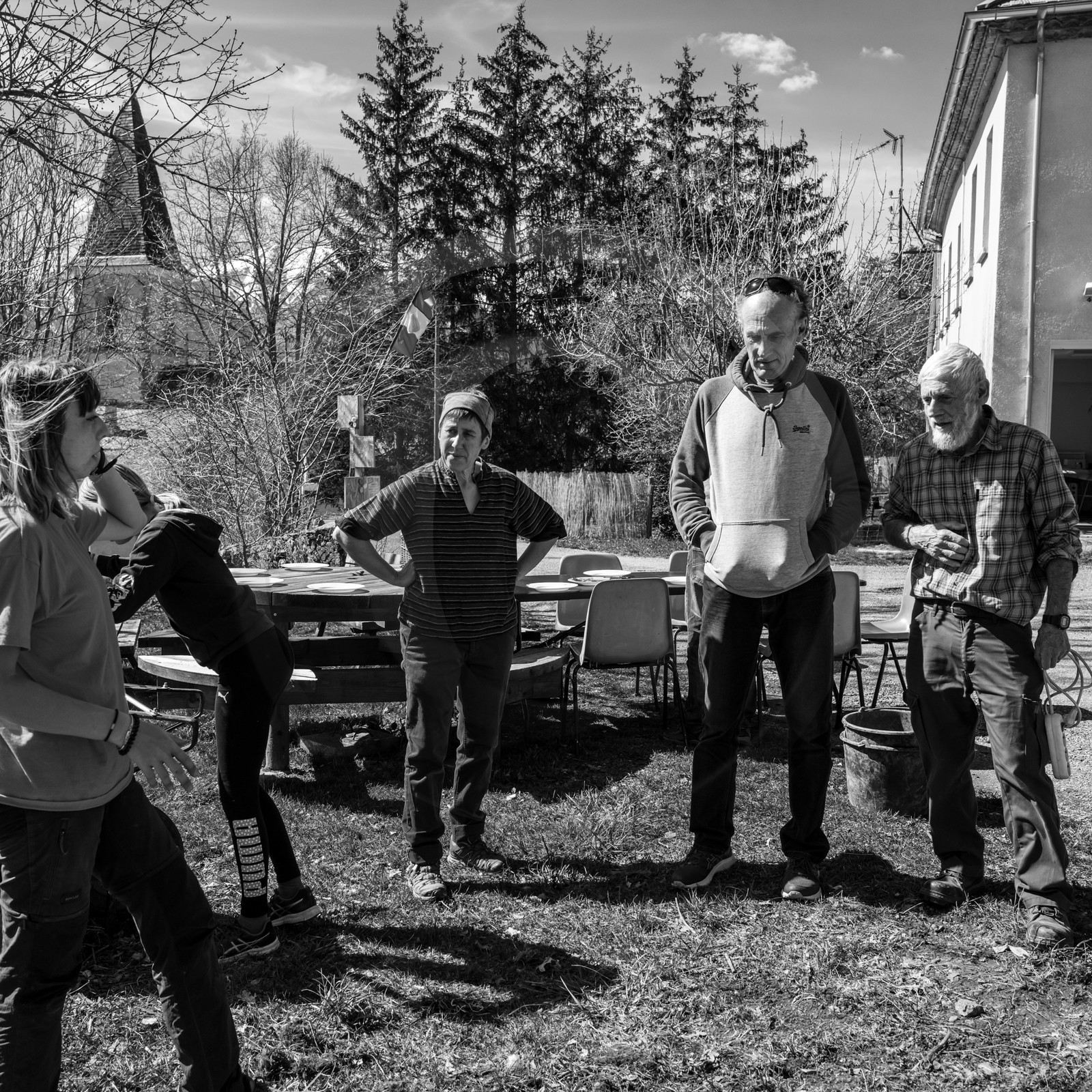 20 mars 2024 : Création d'une spirale aromatique par des bénévoles d'Unicités en Service Civique