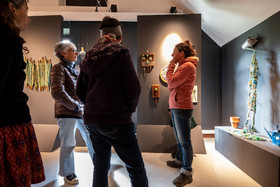 Exposition L comme laine, lien, lieu conçue par l'Ouort de Benevènt, sous la houlette de Claudine Meyer, artiste plasticienne, accompagnée de photographies de Denis Lebioda. Une proposition de la Communauté de Communes du Champsaur - Valgaudemar et de son service culturel.