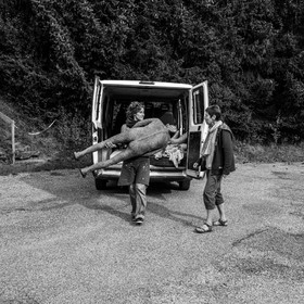 Création de l'homme de l'Ouort Marcel Joli Coeur : pose d'un enduit noir