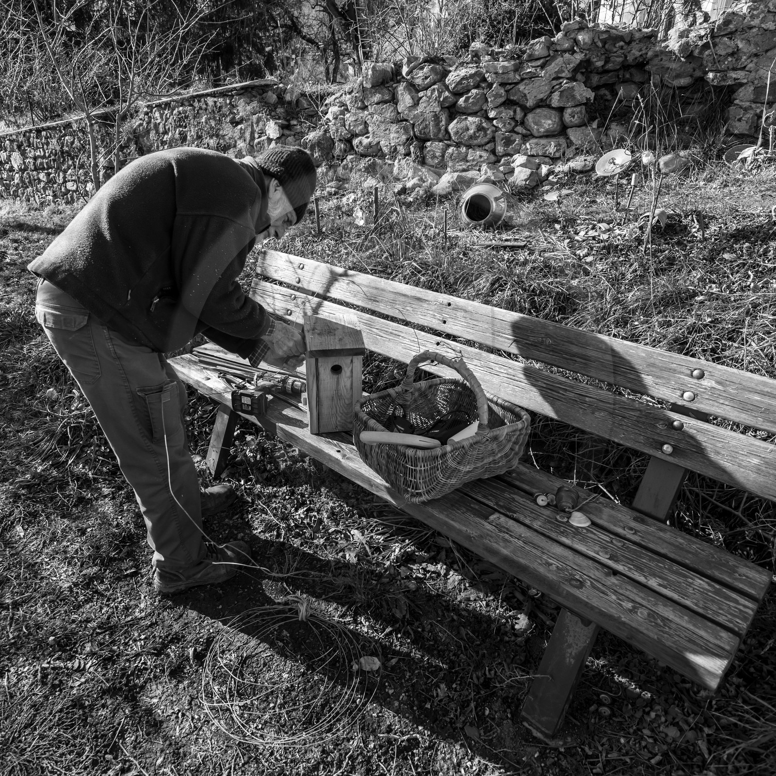 Livraison des tables réalisées par le lycée Poutrain